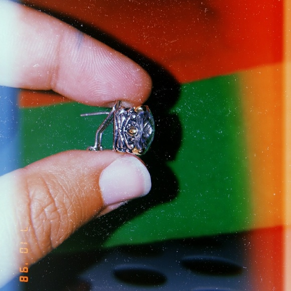 CZ square blingy stud earrings - Picture 3 of 4